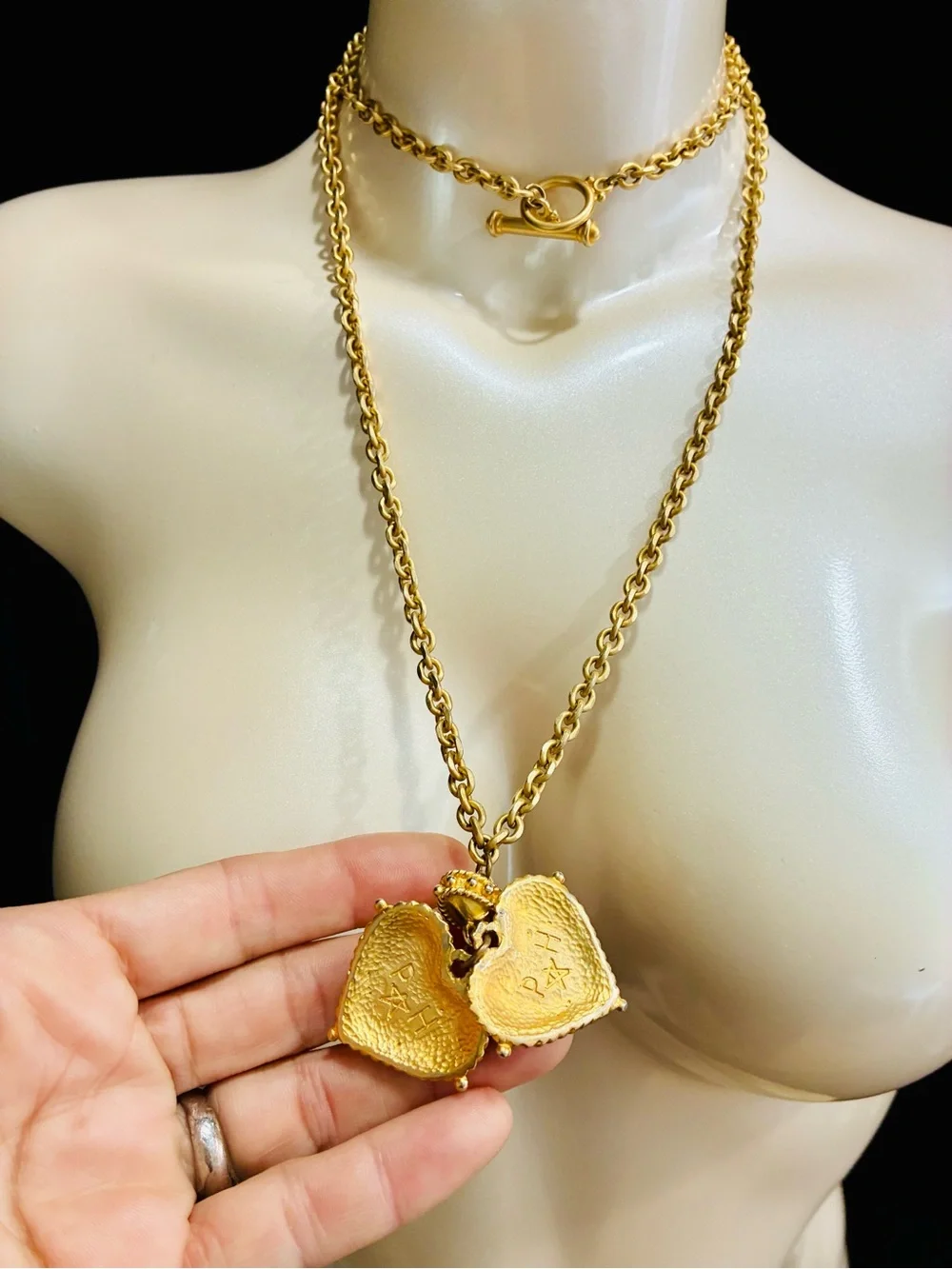 2019 Pascal Hubert ‘Tudor Heart’ Reversible Pendant Gold Chainlink Necklace EUC